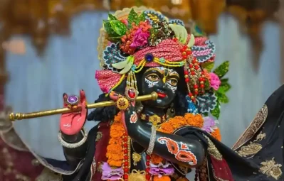 lord-krishana-image-Achutam-keshavam-lyrics-in-english-mukti-mantra